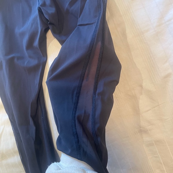 lululemon navy mesh align capri leggings - Picture 3 of 3